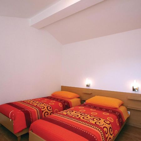 2 Bedroom Awesome Apartment In 플로민 외부 사진