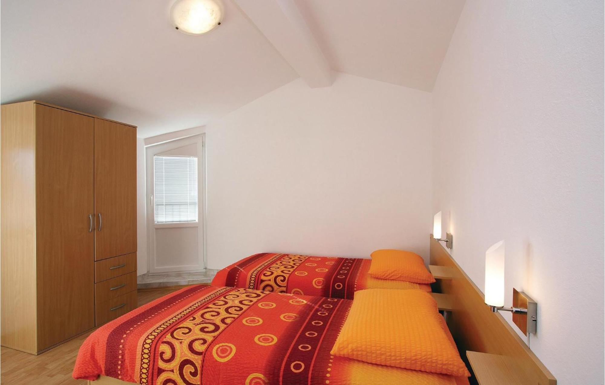 2 Bedroom Awesome Apartment In 플로민 외부 사진